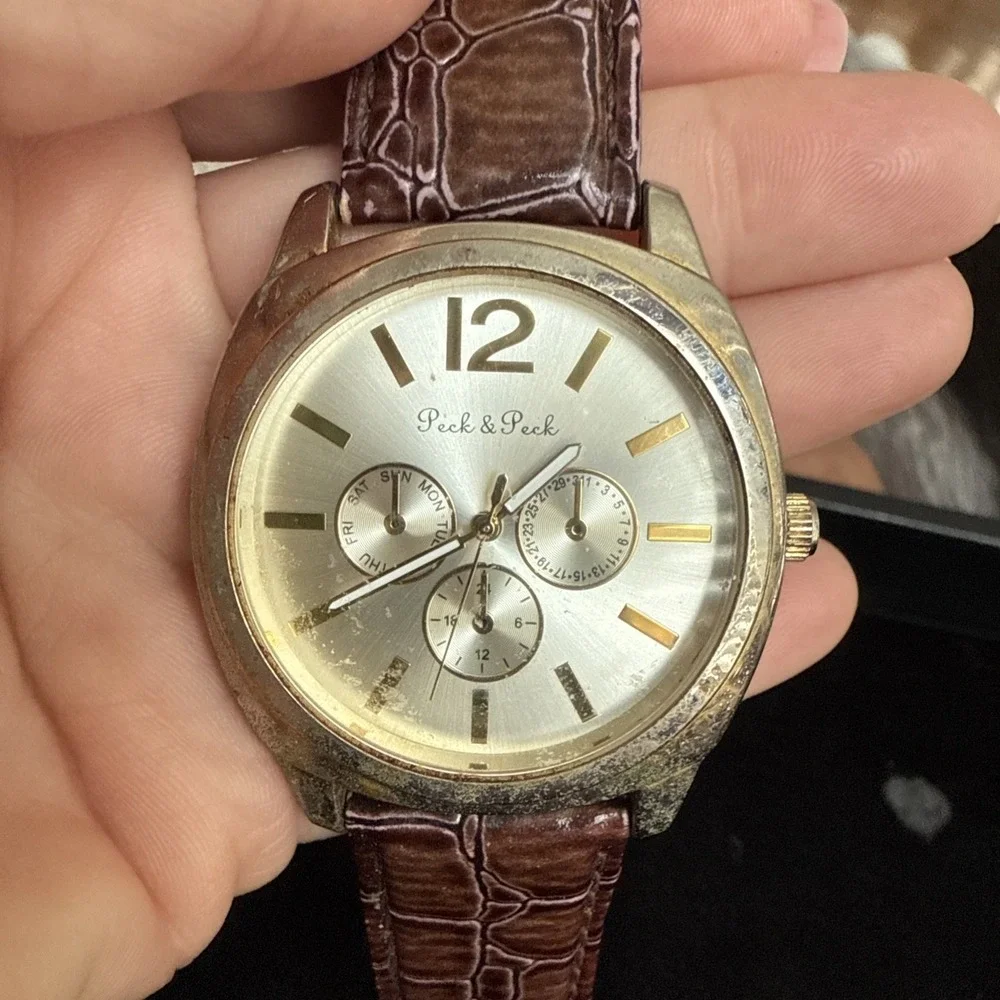 Peck & Peck Watch, Brown Buckle Band, Round Dial, Needs‎ Battery 4212